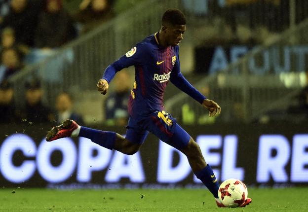Dembelé, ayer con el balón en su reaparición con el Barcelona. :: miguel riopa. afp/