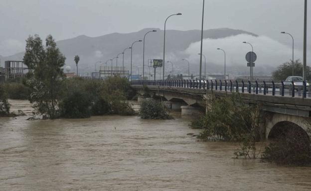 Puente dela Azucarera, en las inundaciones de 2016. /Ñito Salas