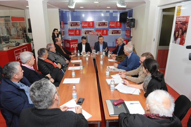 Bernal y Heredia, ayer reunidos con la plataforma. /Josele-Lanza -