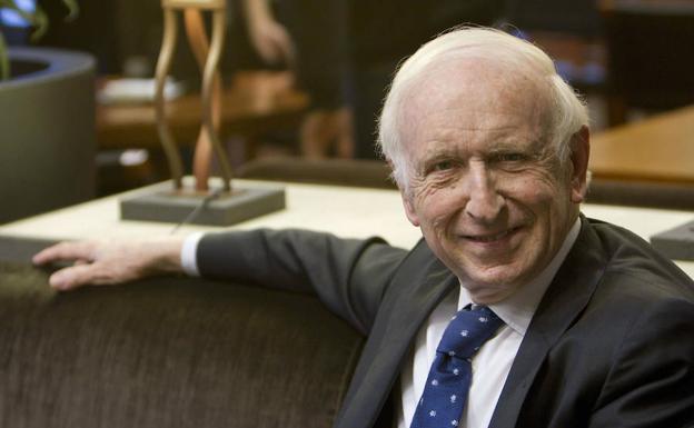 Leopoldo Abadía: «Los abuelos no estamos para cambiar pañales mientras los hijos se van a esquiar»