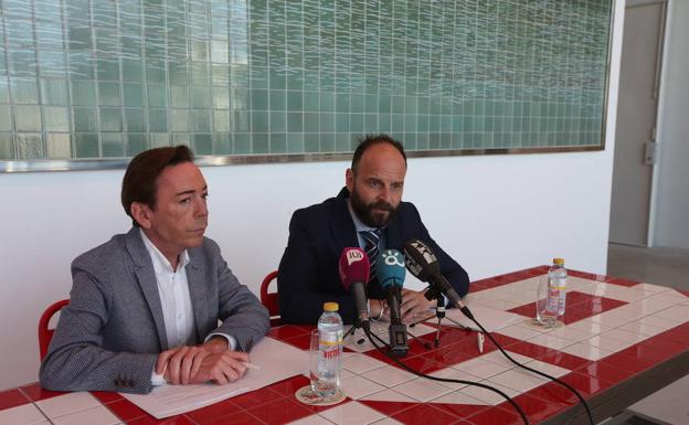 Presentación del acuerdo en la fábrica de Victoria. /Fernando González
