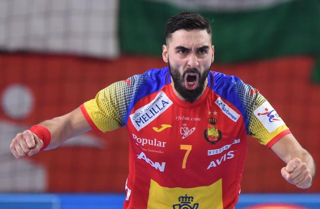 Valero Rivera celebra un gol de España. :: Attila KISBENEDEK. afp/