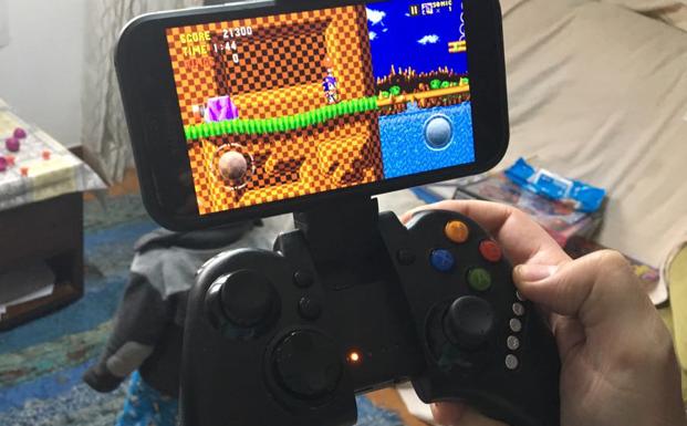 Mando para jugar con móviles.