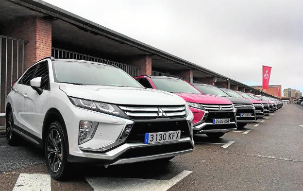 La línea de diseño coupé con la caída de techo y la curva de la luneta es perfectamente visible. :: mitsubishi
/