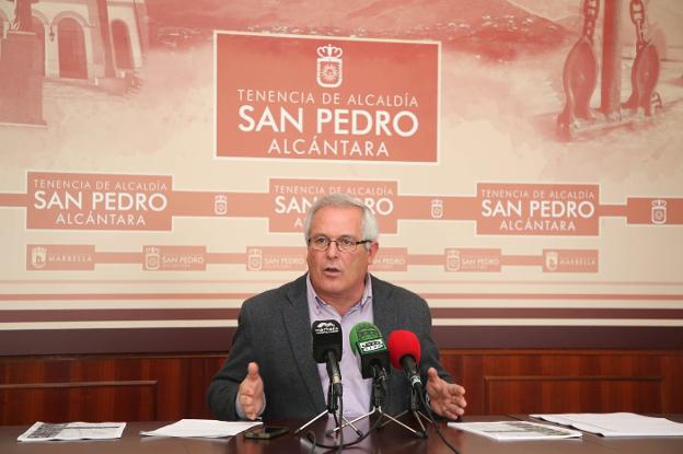 El teniente de alcalde, Rafael Piña, ayer al anunciar la fecha de la consulta./SUR
