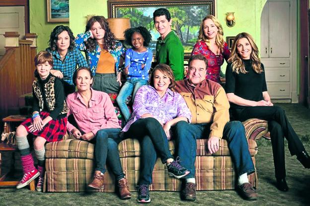 Los protagonistas del 'reinicio' de la serie. Roseanne Barr, John Goodman y Sara Gilbert repiten en sus papeles de la comedia original. :: abc/