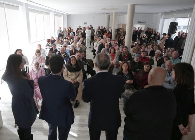 Imagen de la entrega de las llaves. :: ñito salas/
