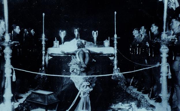 Primera guardia de honor al Cristo en 1931./Archivo de la Congregación de Mena