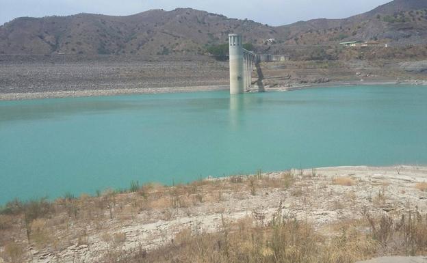 La Junta levanta las restricciones del 60% al regadío en la Axarquía ante el aumento de las reservas