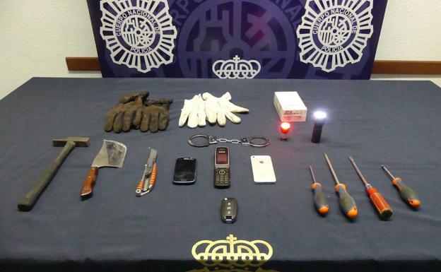 Objetos intervenidos al detenido. /