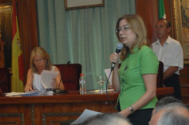 La exportavoz socialista Susana Radío, que declarará como testigo, en el pleno de 2009. :: josele-lanza/