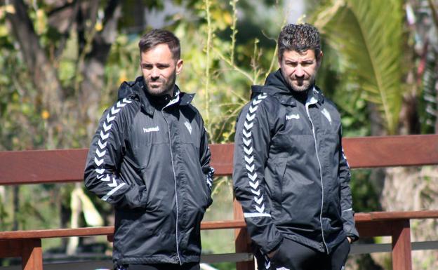 José Mari (ayudante) y FernandoEstévez. /J. Rodríguez