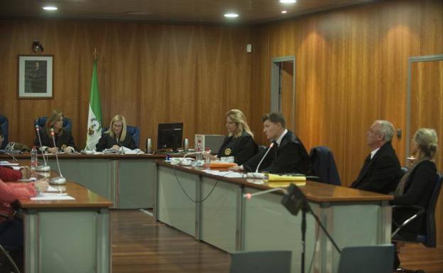 Un momento del juicio con jurado popular de este lunes. /Francis Silva