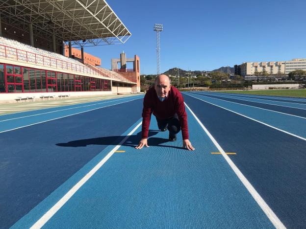 Pedro Montiel, en las nuevas pistas de atletismo del Complejo Deportivo Universitario./Carlos J. Martínez