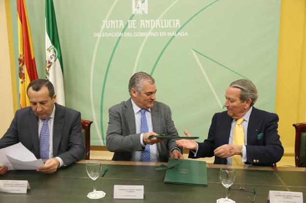Javier Carnero y Pedro Megía, ayer. :: salvador salas/