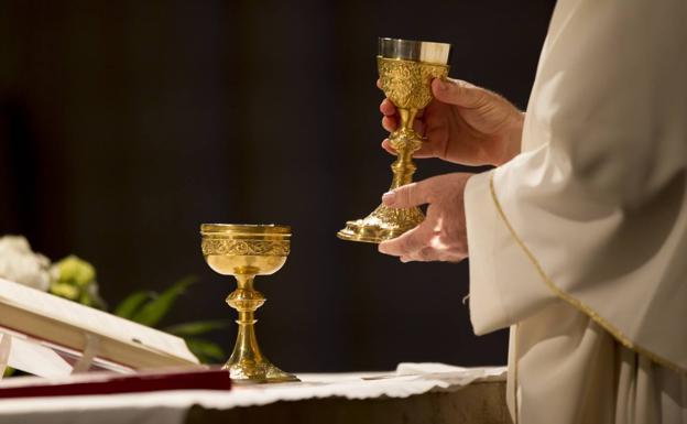 Detenido tras interrumpir una misa en Benalmádena y decir que el templo no era para mujeres