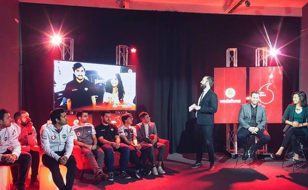 Miembros de Giants durante la presentación de Vodafone./Vodafone Giants