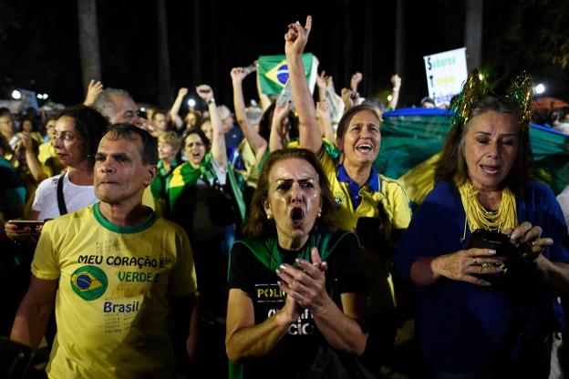 Una marcha en Belo Horizonte pide el encarcelamiento del expresidente Lula da Silva. :: D. MAGNO / afp/