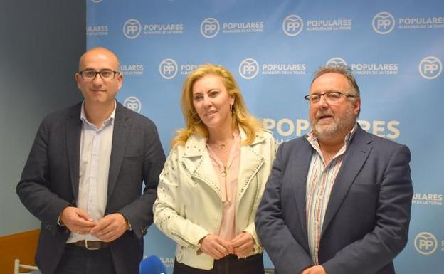 López, España y Villanova, en la comparecencia. :: sur/