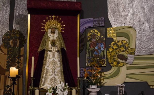 La Virgen del Copo, a la derecha, junto a la Dolorosa que ha sido restaurada. /Fran Acevedo