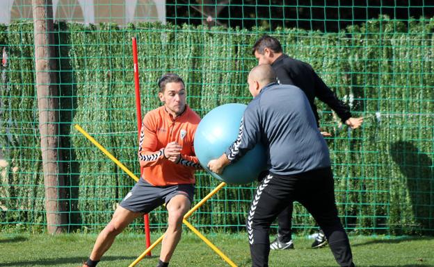 Javi Moreno, en las instalaciones de La Dama de la Noche, donde suele ser un ejemplo en cada entrenamiento. /J. Rodríguez
