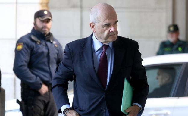 Manuel Chaves, a su llegada a la Audiencia de Sevilla.