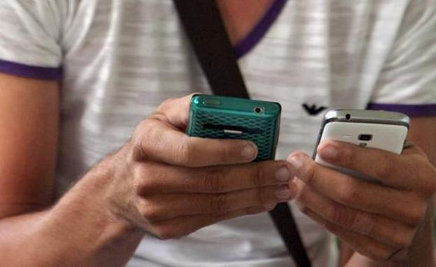 Detenida en Marbella una joven de 21 años por estafar con la venta de teléfonos móviles por internet