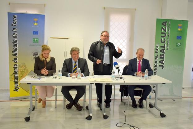 Acto de entrega de diplomas y balance de los dos años del vivero de empresas. /SUR
