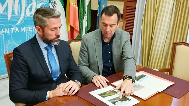Maldonado y Ruiz presentaron ayer la iniciativa municipal. :: i. g./
