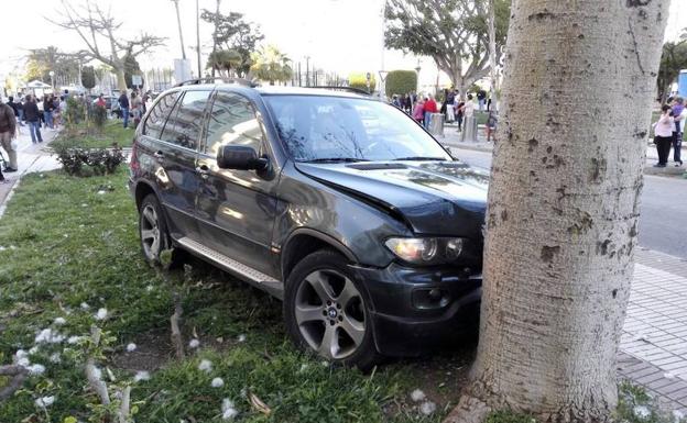 Le presta su coche a una amiga ebria y sin carnet y provoca un accidente con dos heridos en Torre del Mar