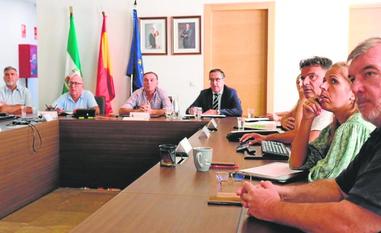 Reunión mantenida entre Educación y el Ayuntamiento de Benahavís para hablar de las carencias en Educación./SUR