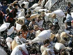 QUEDADA. Será el sábado a las 23.30; los participantes deberán vestir pijama o ropa blanca / M. REHLE/
