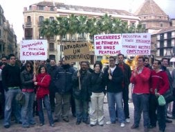 Ingenieros en la plaza de la Constitución de Málaga/