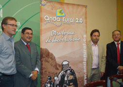Andarural permite la descarga de rutas al teléfono móvil y la PDA. / M.S./