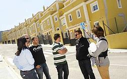 Alhaurín. Tres adosados fueron ocupados en marzo.:: A.C./