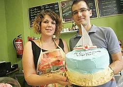 Ana Hernández y Luis Doña hacen dulces de diseño. JAIME GALLARDO/