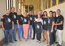 Participantes en la iniciativa posan junto a Mariví Romero.:: Sur/