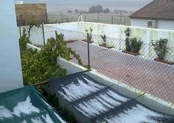 Esta mañana ha caído una granizada en Cartaojal. / Ángel López/