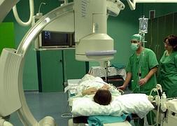 Los recortes sanitarios afectan a los hospitales públicos y centros de salud malagueños. / Carlos Moret/