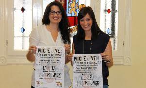 La coordinadora provincial del Instituto Andaluz de la Juventud, Soraya García y la edil, María Ramírez, presentan la fiesta Fiebre en Acústico/