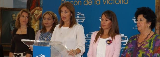 Las ediles y personal médico, en la presentación de la iniciativa. / E. CABEZAS/