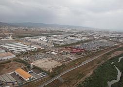 El precio medio del alquiler mensual de una nave de mil metros cuadrados en un polígono de la capital malagueña ronda los 2.500 euros. :: Sur/