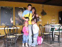 HOY SON UNA FAMILIA. José Carlos y Mónica, con sus hijos, Yeray y Yaiza./