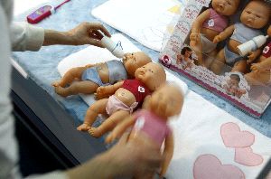SEXISMO. Los juguetes promocionan modelos con pautas tradicionales para cada sexo. /MORRELL. EFE/