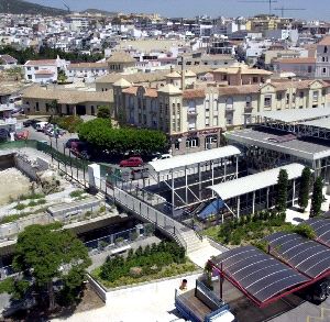 ARROYO. El núcleo urbano está dividido por las vías del tren. / SUR/