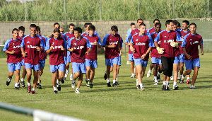 AL COMPLETO. La plantilla de la Unión Deportiva Los Barrios puede ya entrenar con la totalidad de sus efectivos / SUR/