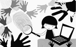 Los expertos aconsejan ubicar el ordenador en lugares visibles e instalarle programas que limiten la navegación de los menores. /SUR/
