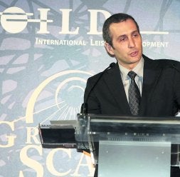 Paul Stephan Allegrini, promotor de ILD, presenta el proyecto Gran Scala. / EFE. J. CEBOLLADA/