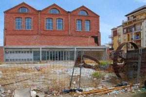 La obra del centro de difusión turística y museo de la caña lleva parada dos años./E. G./