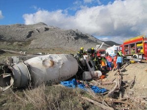 Restos del espectacular accidente ocurrido ayer por la mañana en Cártama. ::
SUR/